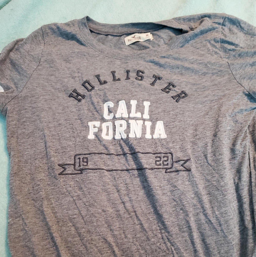 Hollister tshirt